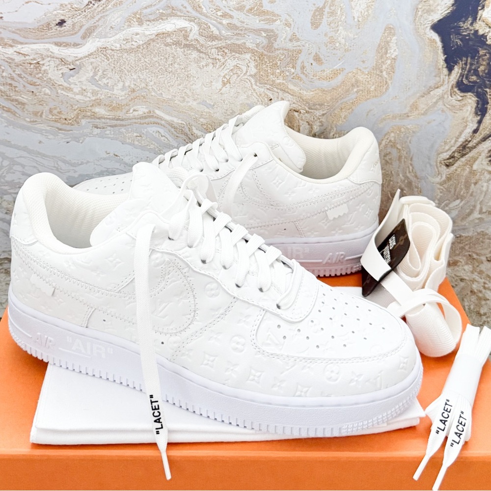 Louis Vuitton X NIKE AIR FORCE 1 Calfskin Monogram Mens Low Top White Sneakers - Picture 2 of 15